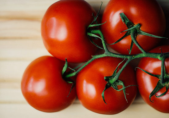Pomodori rossi maturi, fonte naturale più ricca di licopene, potente antiossidante per la salute